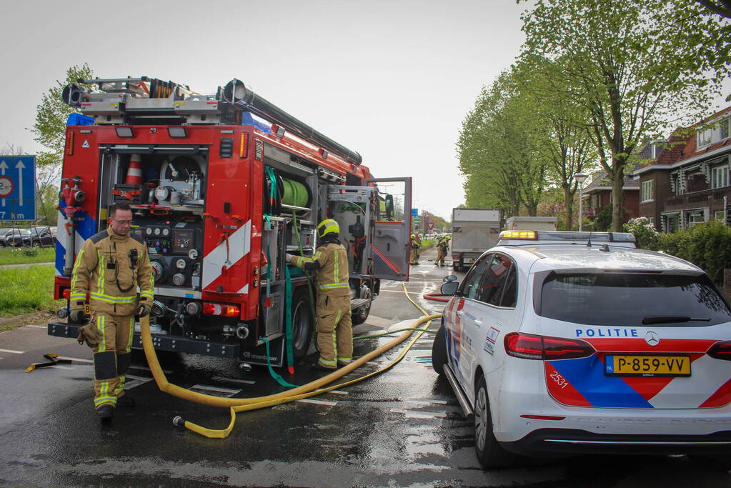 Bestelbus brandt volledig af