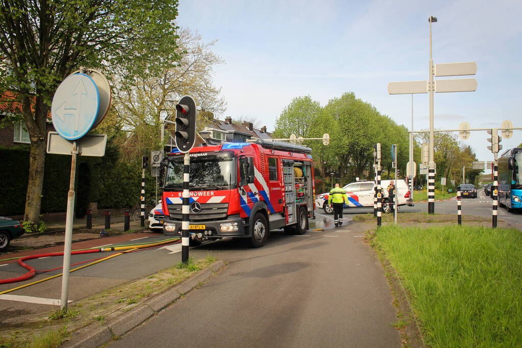 Bestelbus brandt volledig af