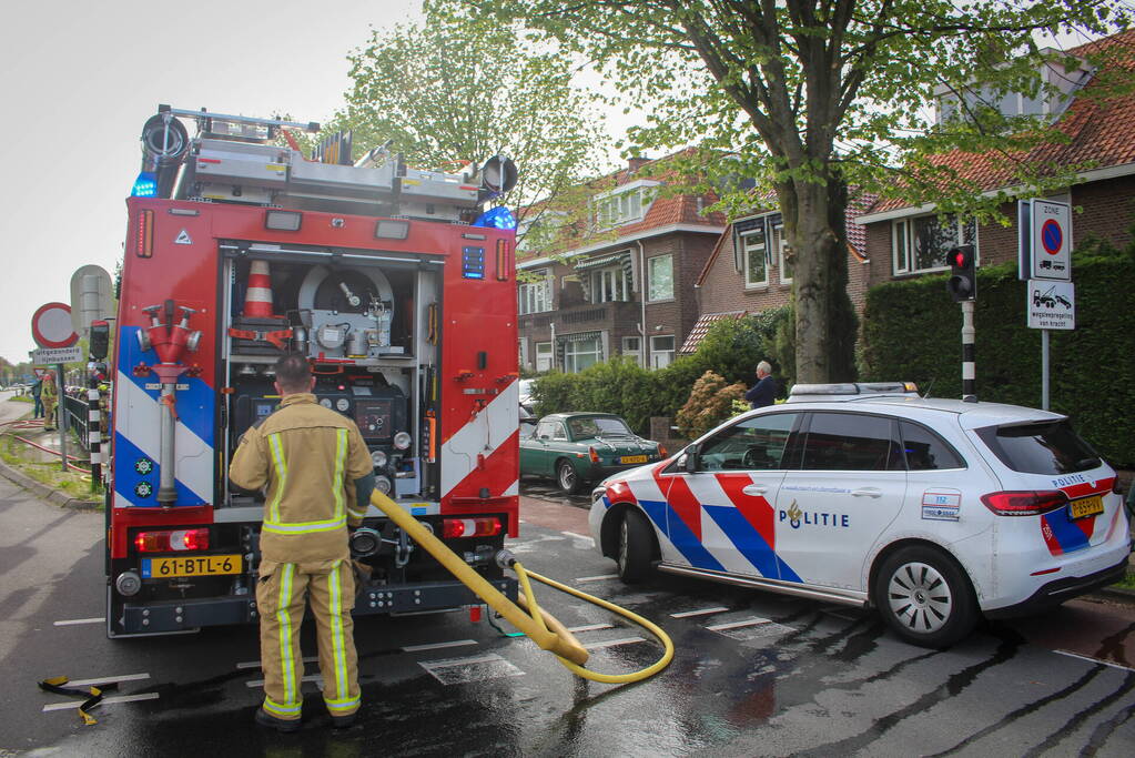 Bestelbus brandt volledig af