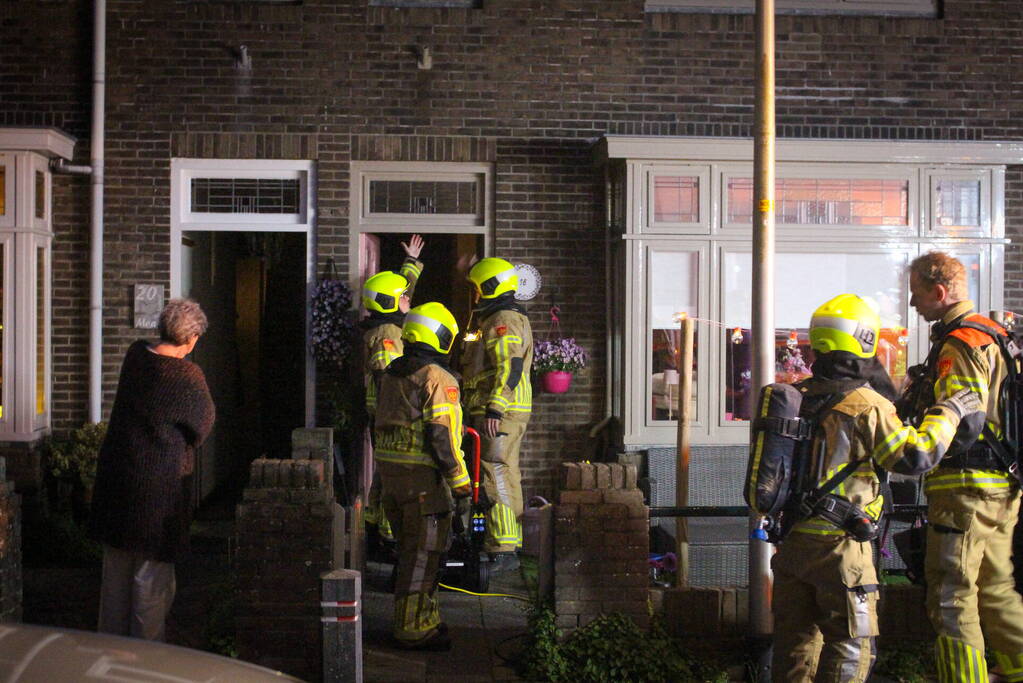 Brandweer aanwezig door rook uit de oven