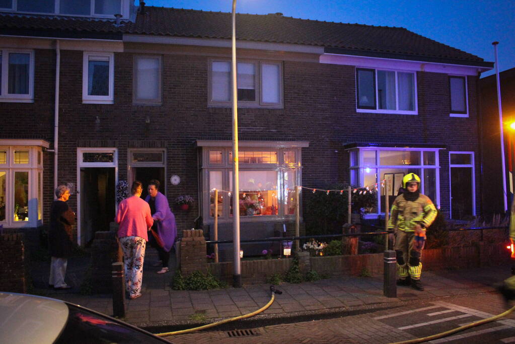 Brandweer aanwezig door rook uit de oven