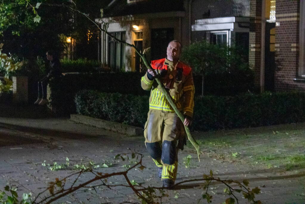 Brandweer aanwezig voor schoorsteenbrand