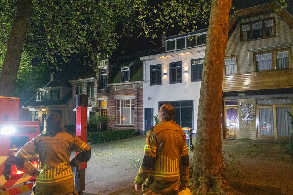 Brandweer aanwezig voor schoorsteenbrand