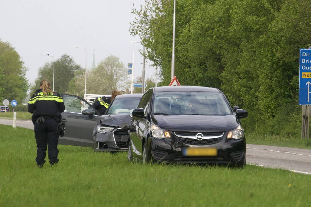 Gewonde en auto's fiks beschadigd bij kop-staartbotsing