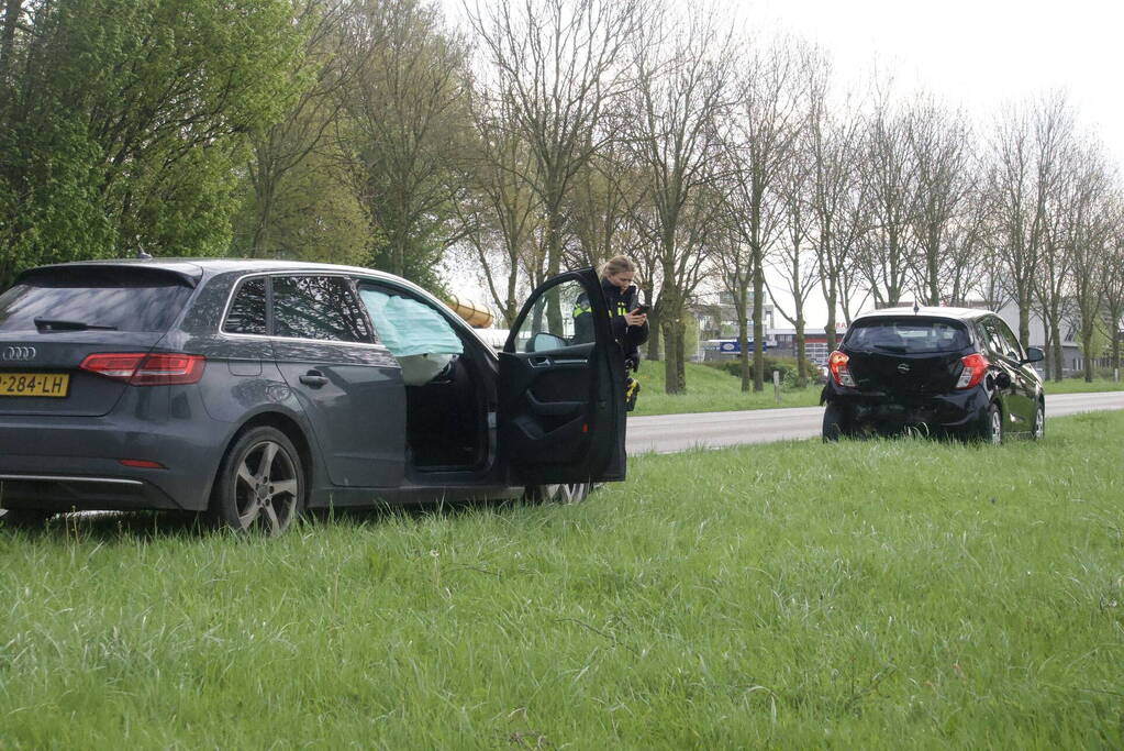 Gewonde en auto's fiks beschadigd bij kop-staartbotsing