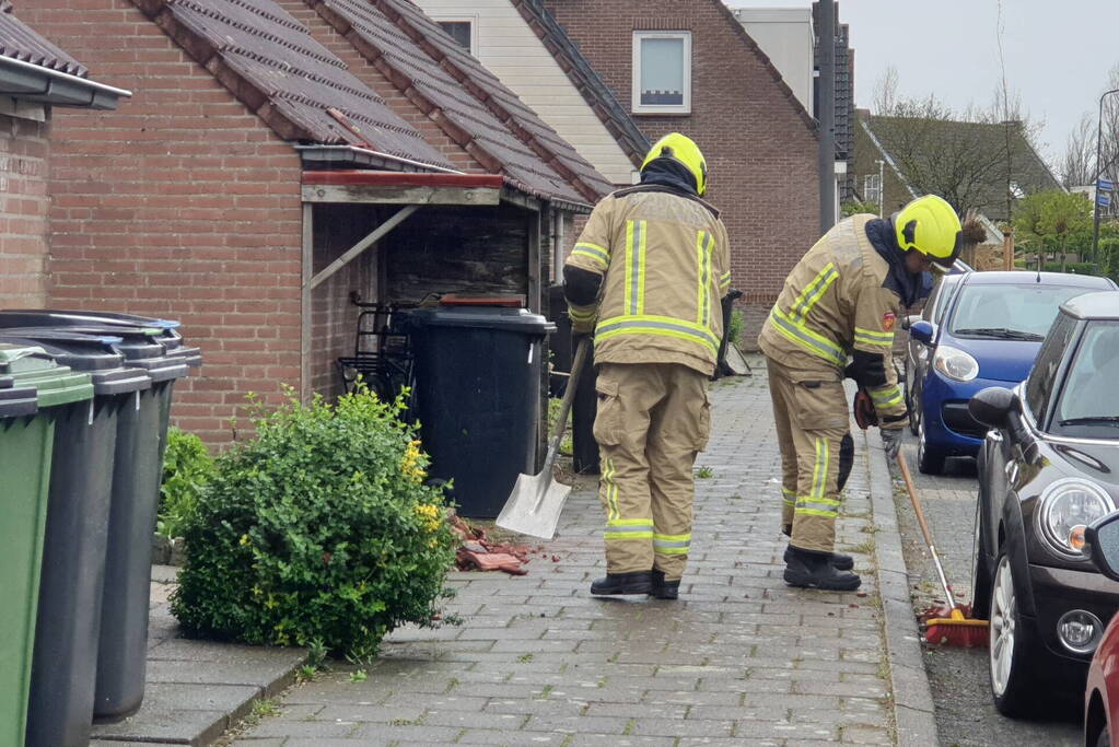 Meerdere dakpannen gesneuveld na harde wind