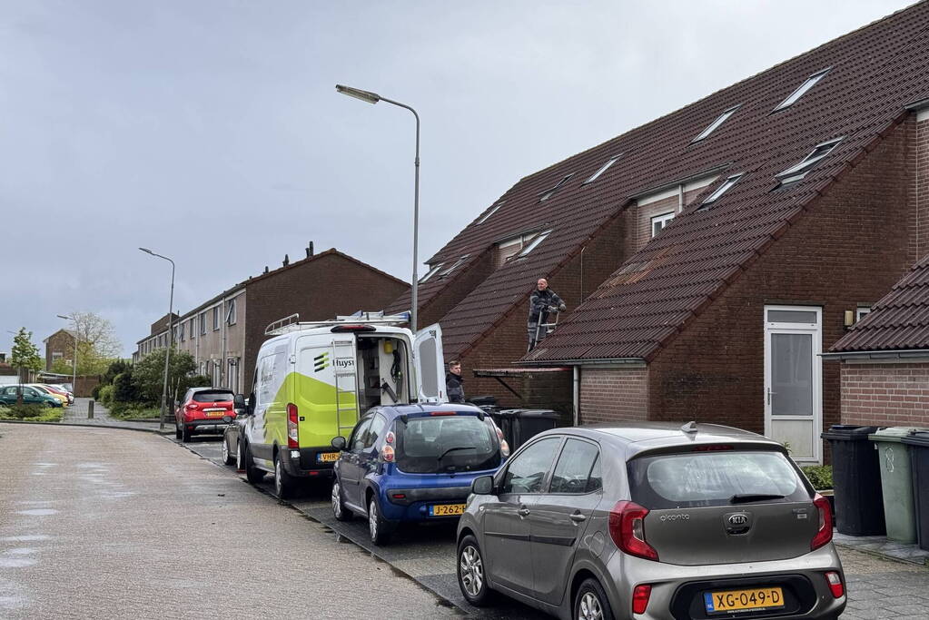 Meerdere dakpannen gesneuveld na harde wind