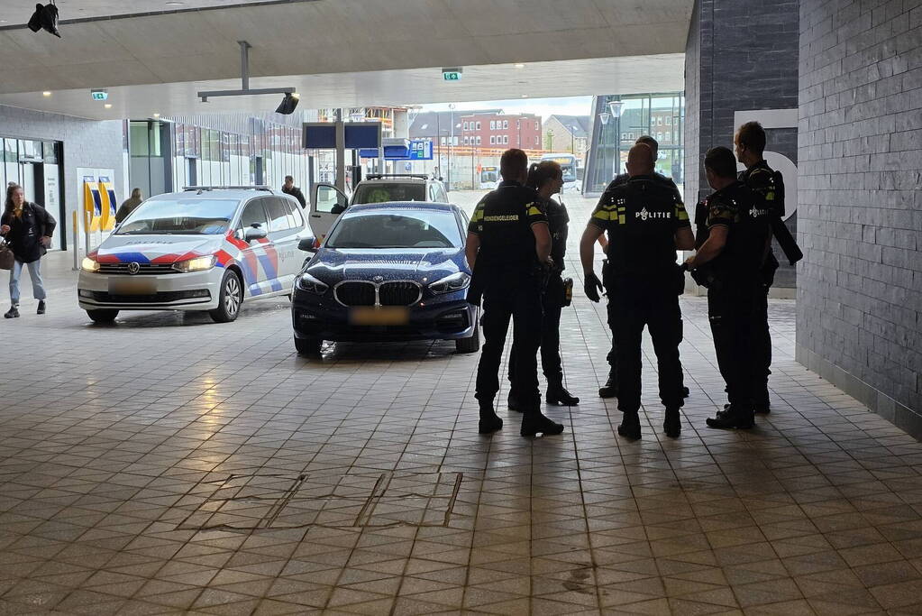 Veel politie op de been na melding van persoon met vuurwapen in trein