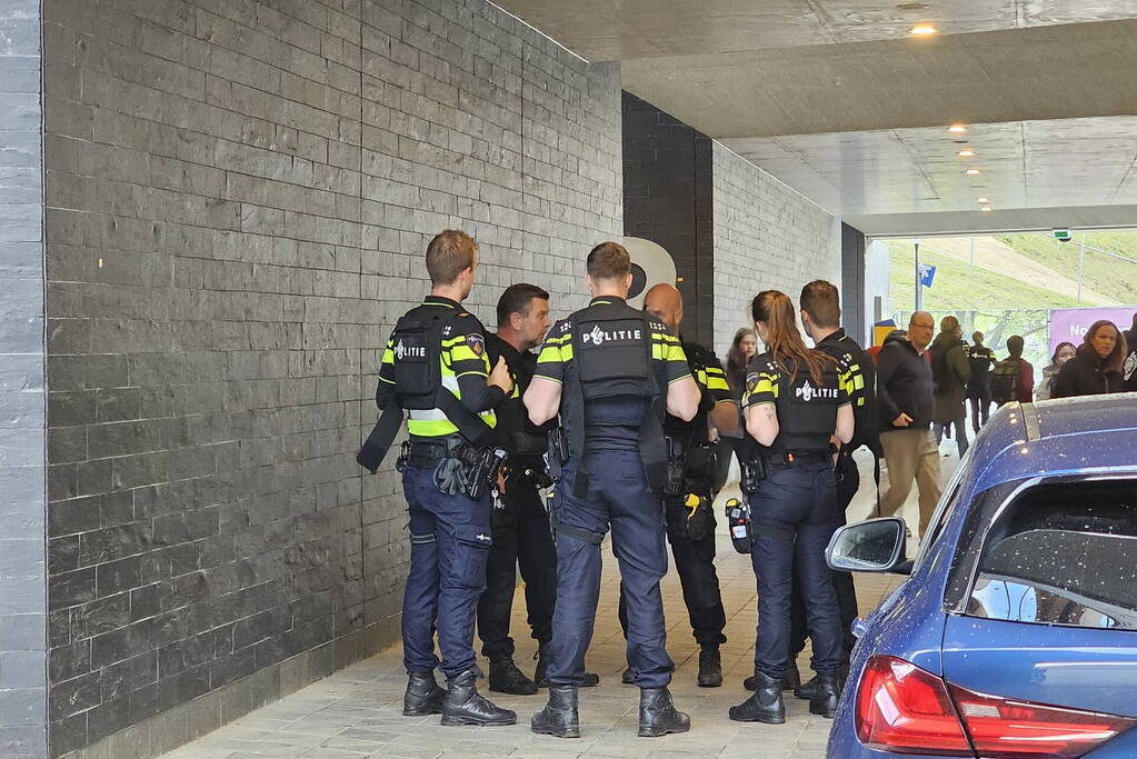 Veel politie op de been na melding van persoon met vuurwapen in trein