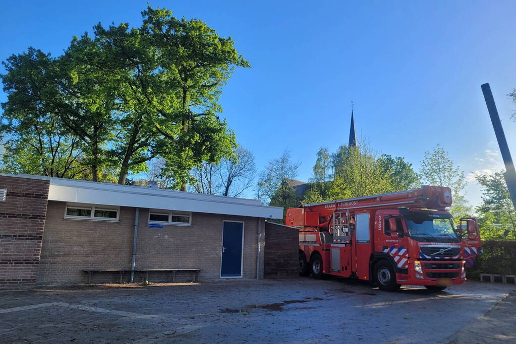 Grote tak dreigt op school te vallen