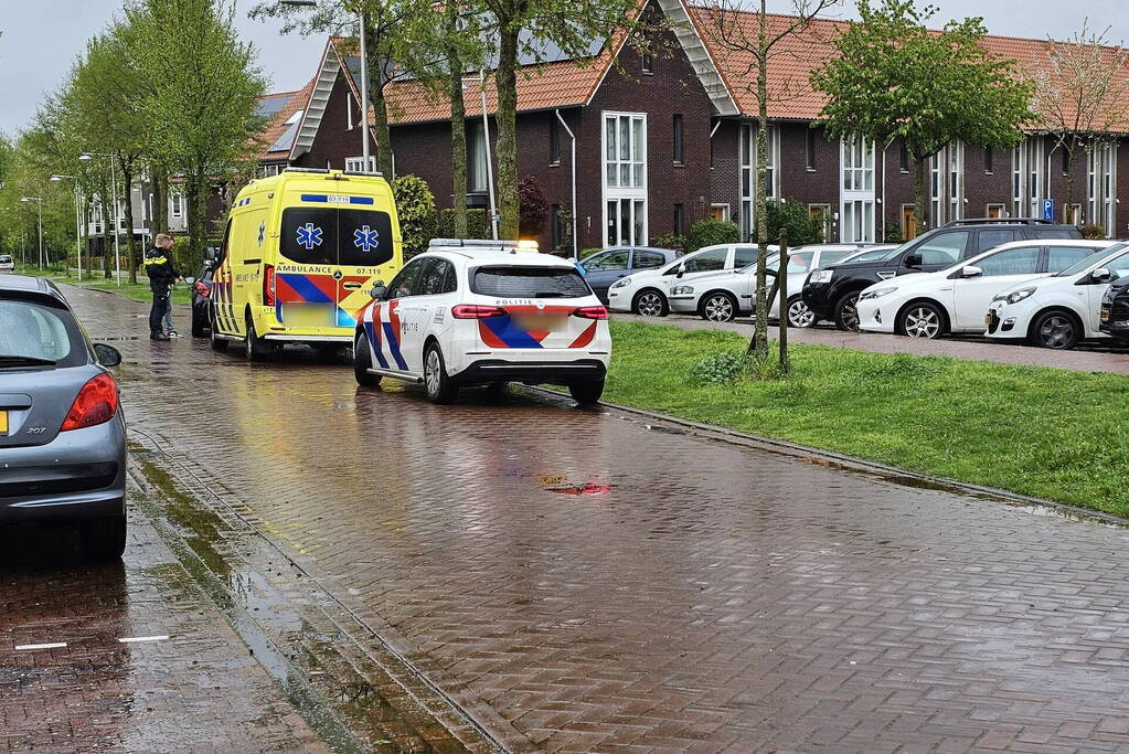 Kind botst met fiets achterop auto