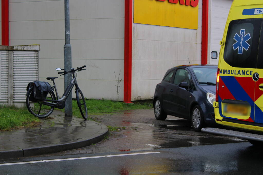 Fietser gecontroleerd na val