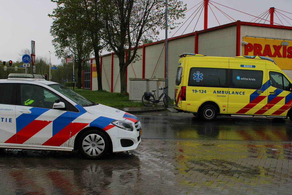 Fietser gecontroleerd na val