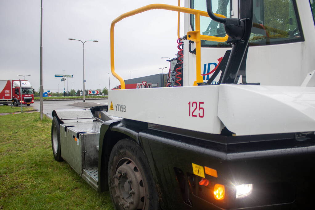 Fietser in botsing met vrachtwagen