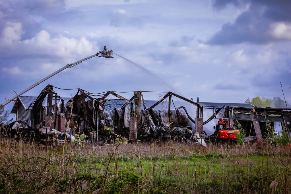 24 bedrijven getroffen door enorme brand