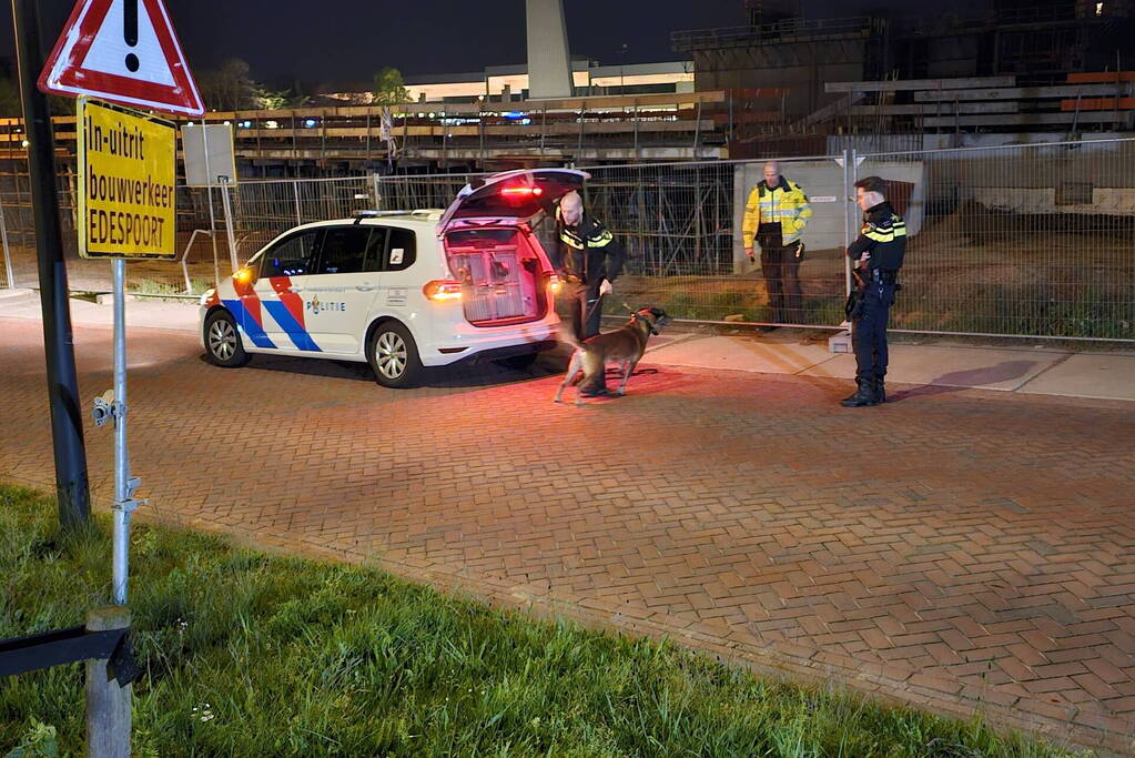 Zoekactie naar mogelijke persoon op bouwterrein