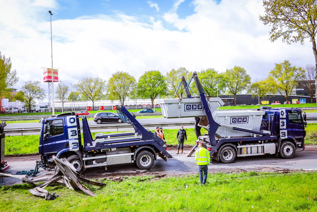 Vrachtwagenchauffeur heeft engeltje op zijn schouder