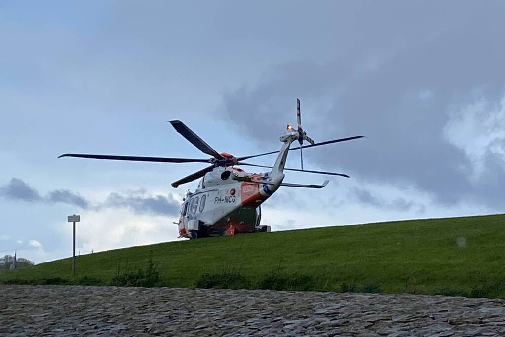 Hulpdiensten massaal ingezet voor overboord geslagen persoon