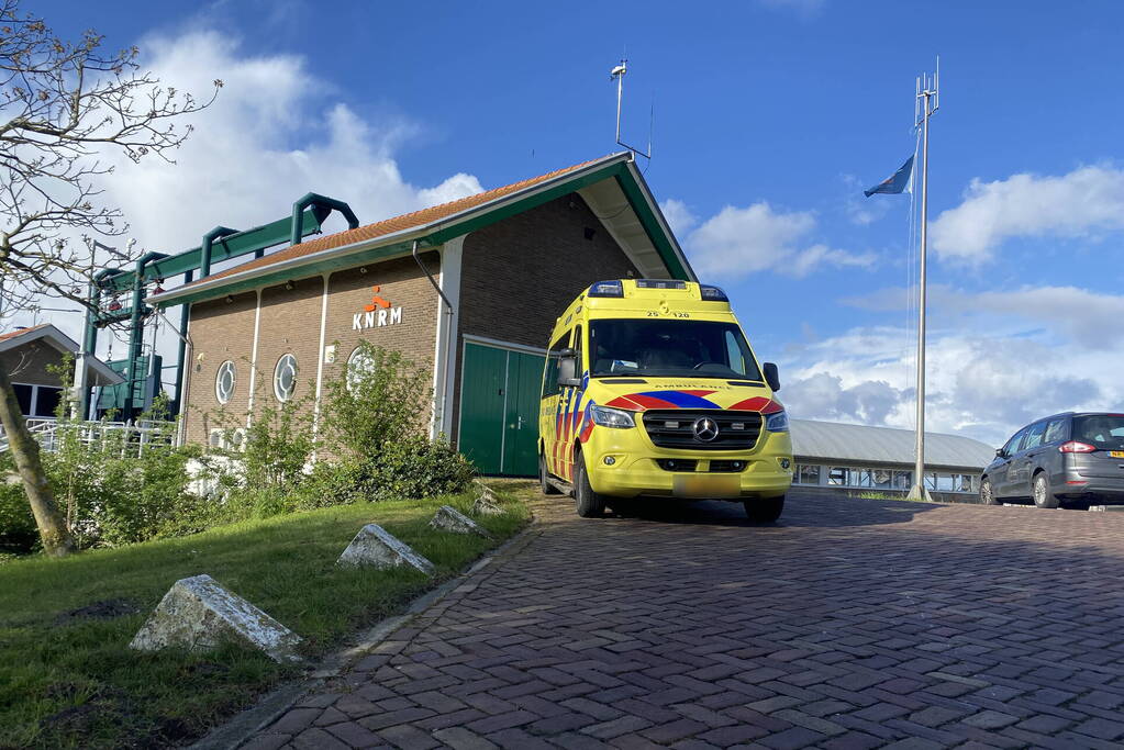 Hulpdiensten massaal ingezet voor overboord geslagen persoon