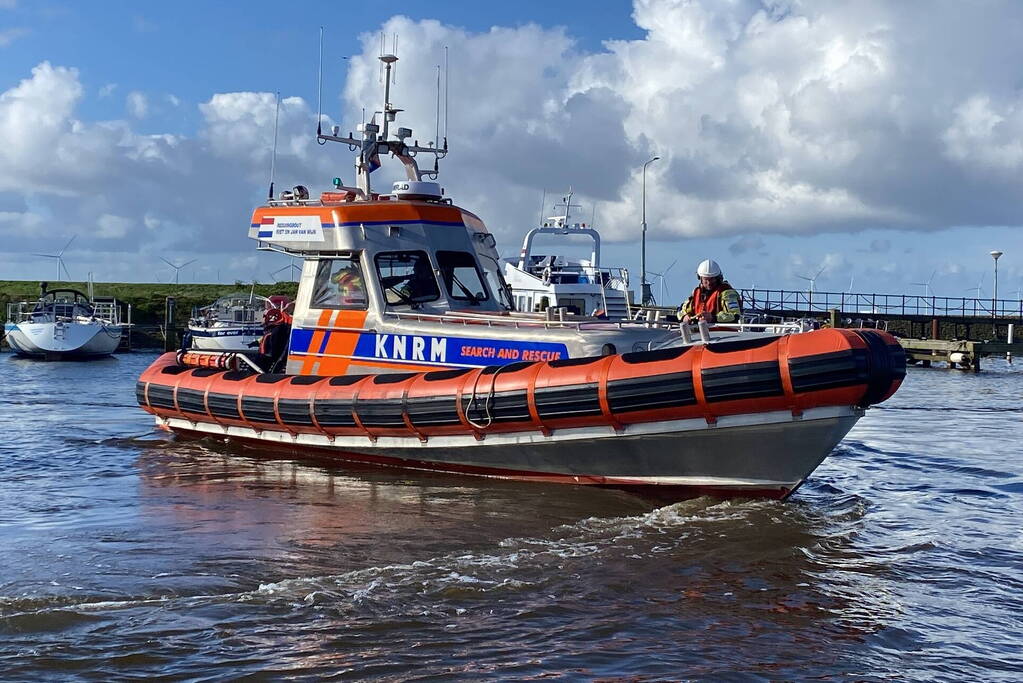 Hulpdiensten massaal ingezet voor overboord geslagen persoon