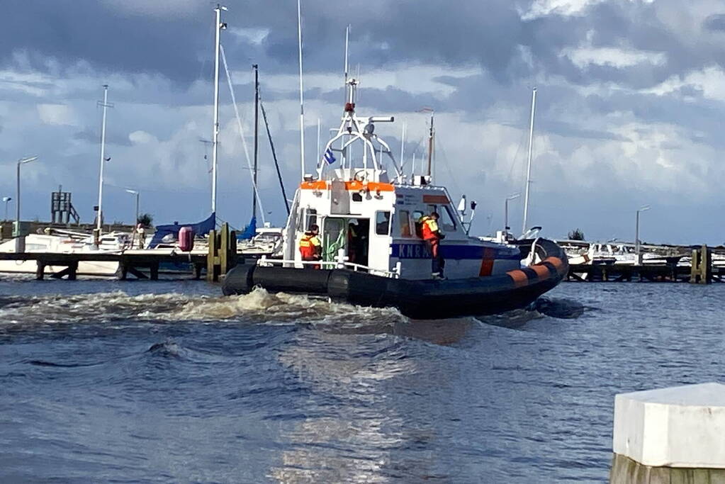 Hulpdiensten massaal ingezet voor overboord geslagen persoon