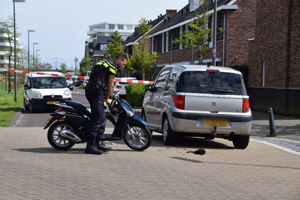 Scooterrijder gewond bij aanrijding door automobilist