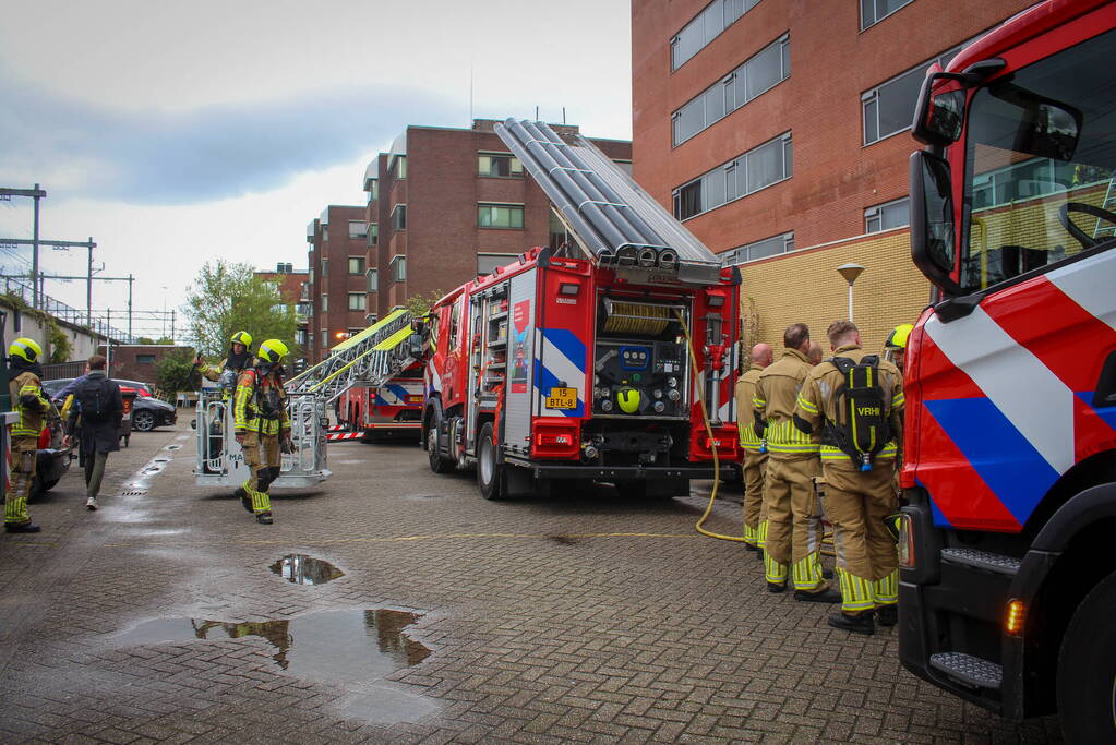 Noodopvang ontruimd door brand op dak