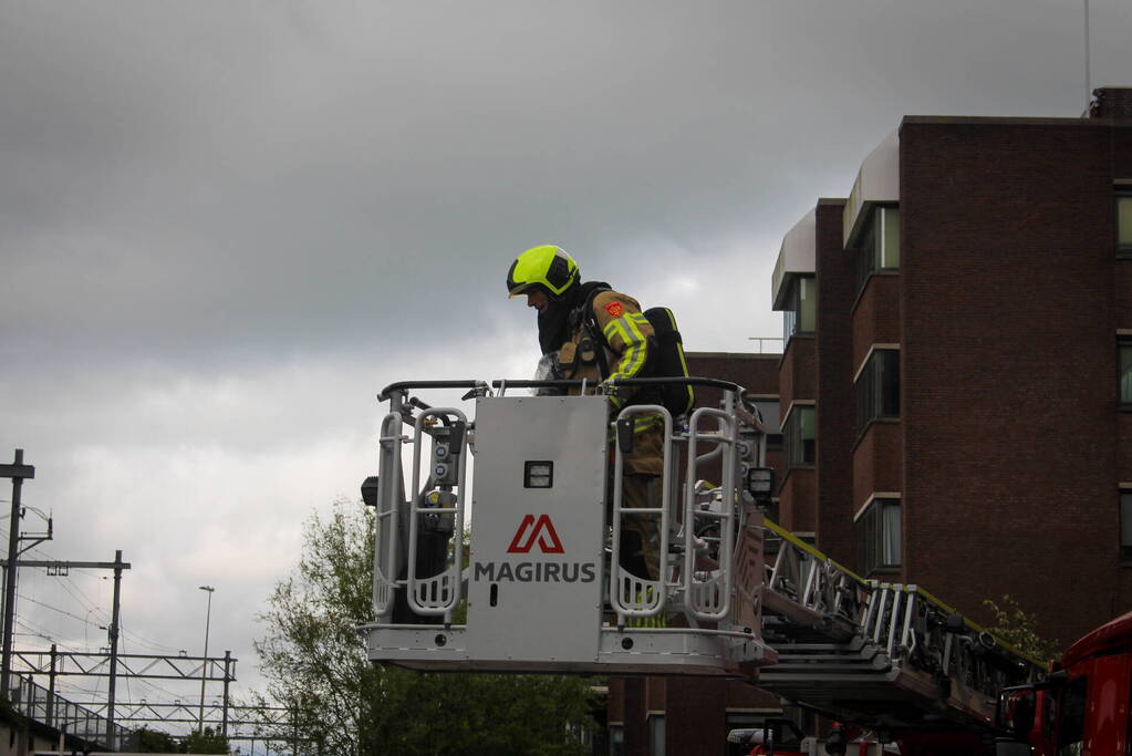 Noodopvang ontruimd door brand op dak