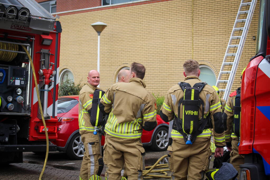 Noodopvang ontruimd door brand op dak