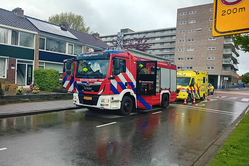 Brand in woning, meerdere mensen gecontroleerd door ambulancepersoneel