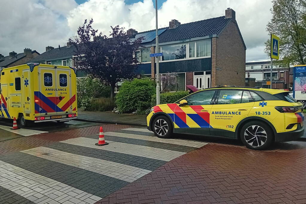 Brand in woning, meerdere mensen gecontroleerd door ambulancepersoneel