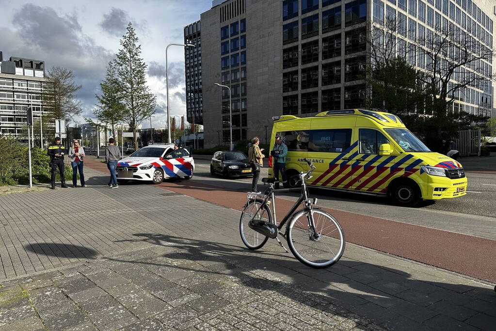 Fietser en automobilist met elkaar in botsing