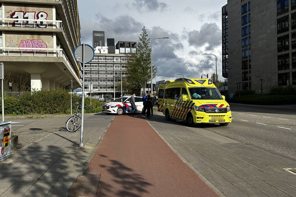 Fietser en automobilist met elkaar in botsing