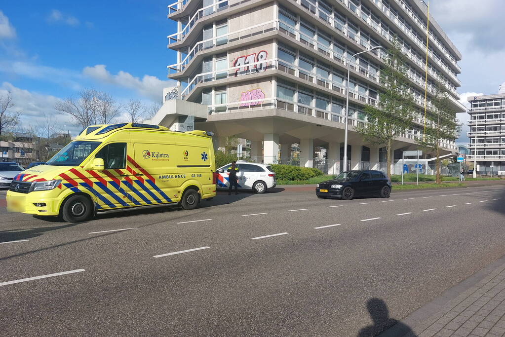 Fietser en automobilist met elkaar in botsing