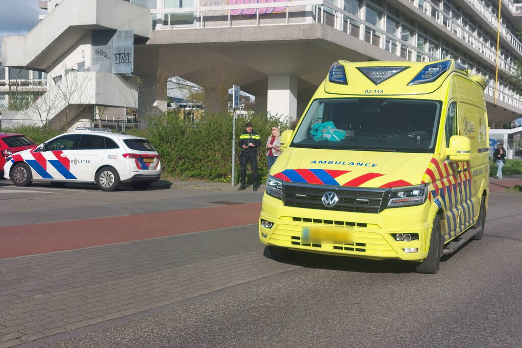 Fietser en automobilist met elkaar in botsing