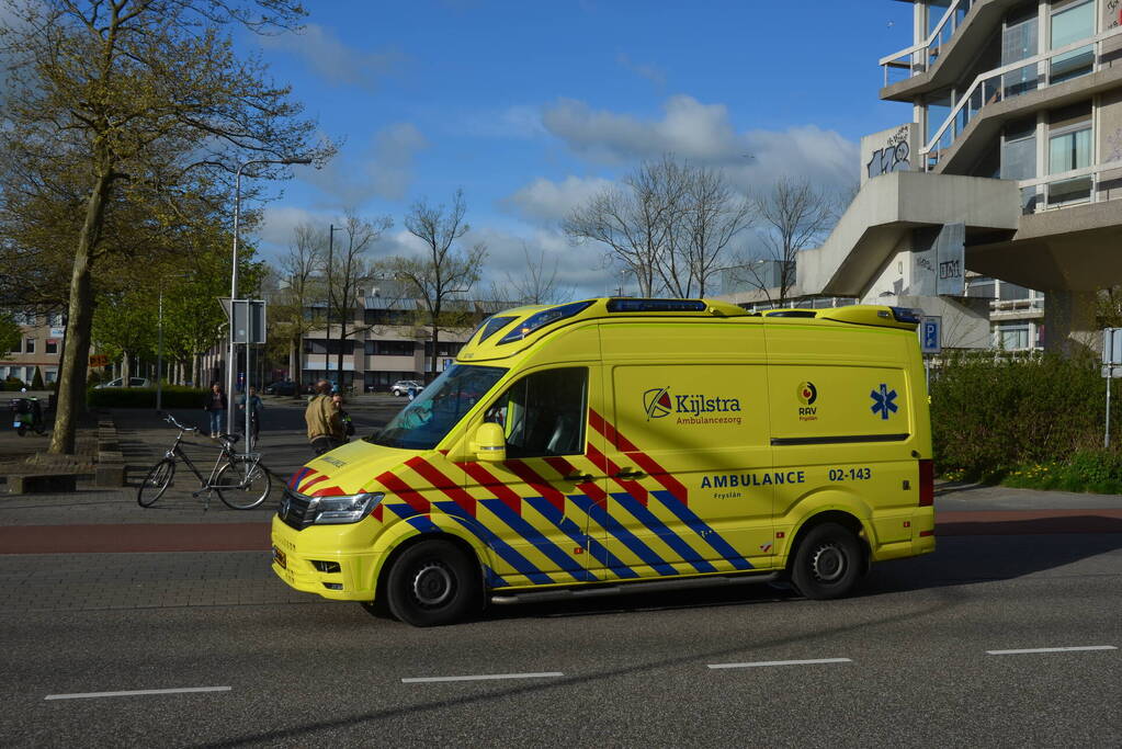 Fietser en automobilist met elkaar in botsing