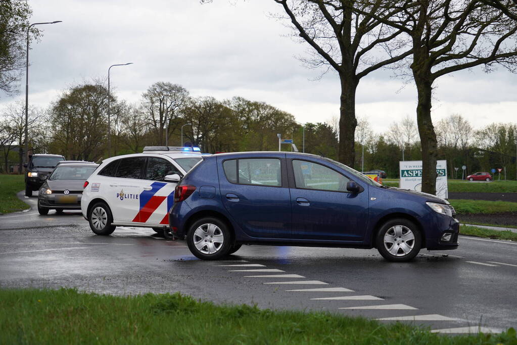 Lange vertraging na botsing tussen auto en bestelbus