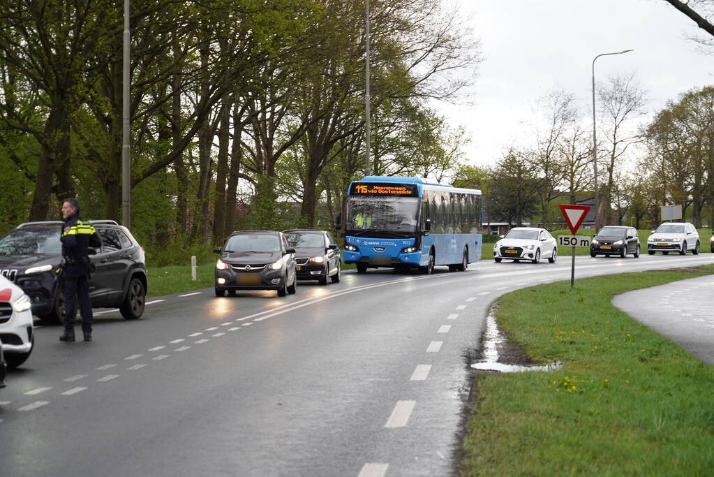 Lange vertraging na botsing tussen auto en bestelbus