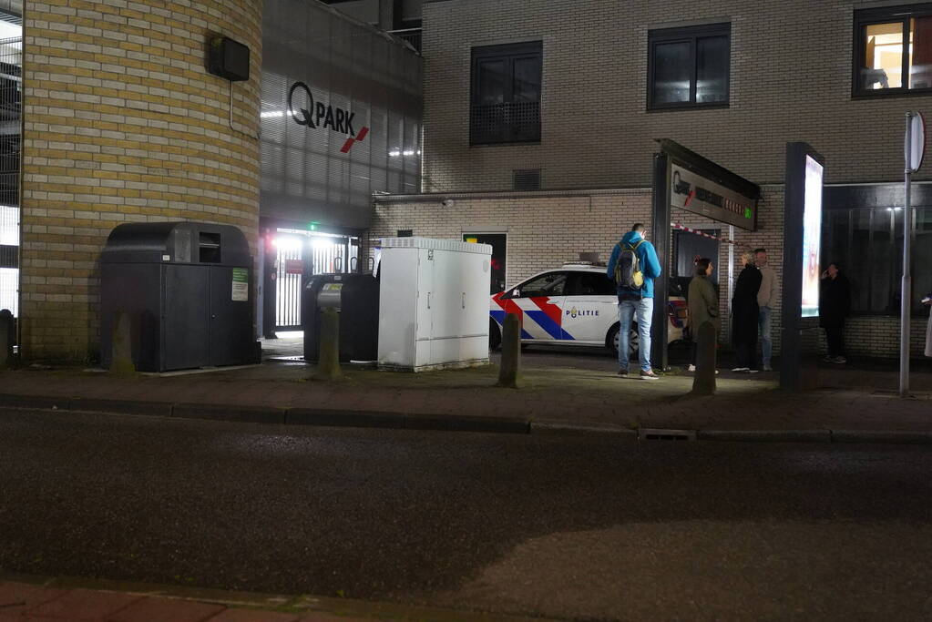 Groot politie onderzoek in en om een parkeergarage