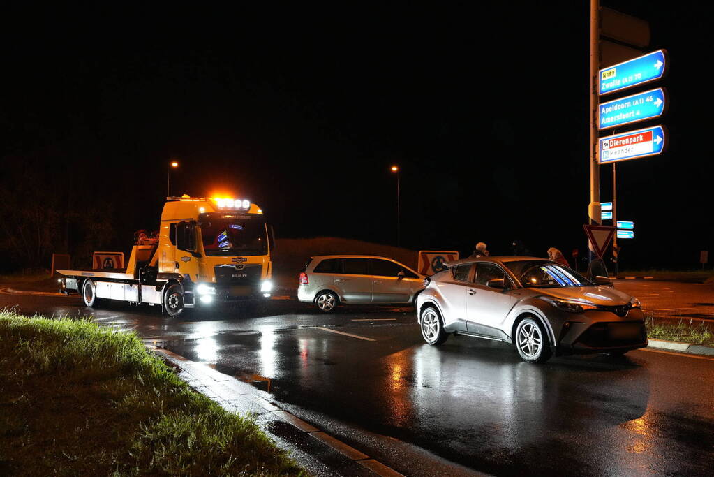 Schade bij botsing tussen twee personenauto's