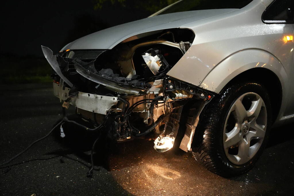 Schade bij botsing tussen twee personenauto's