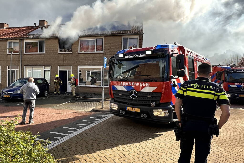 Fikse rookontwikkeling bij woningbrand