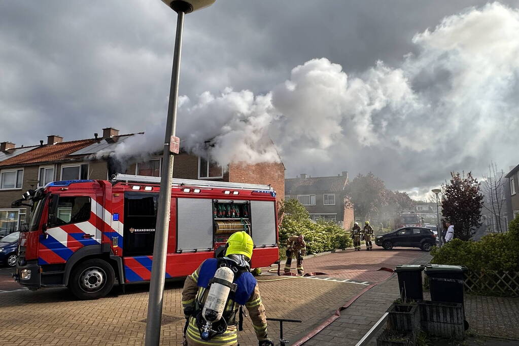 Fikse rookontwikkeling bij woningbrand