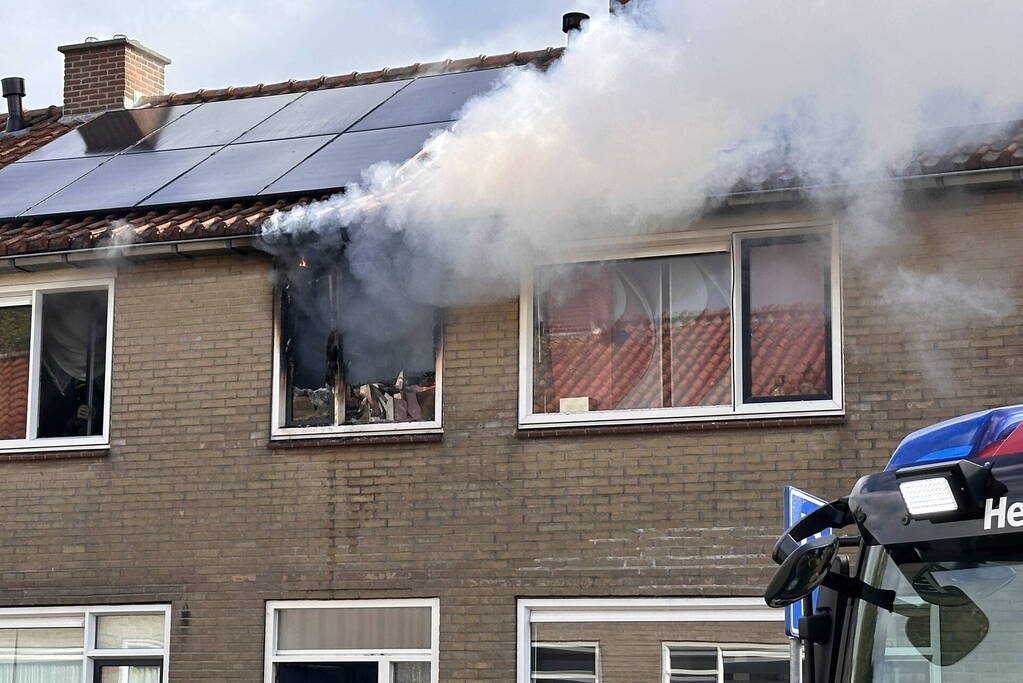 Fikse rookontwikkeling bij woningbrand