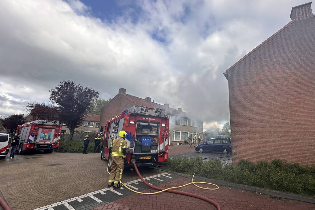 Fikse rookontwikkeling bij woningbrand