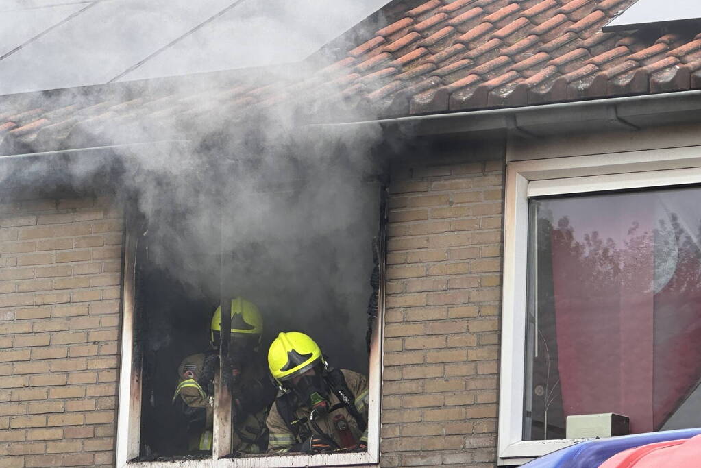 Fikse rookontwikkeling bij woningbrand