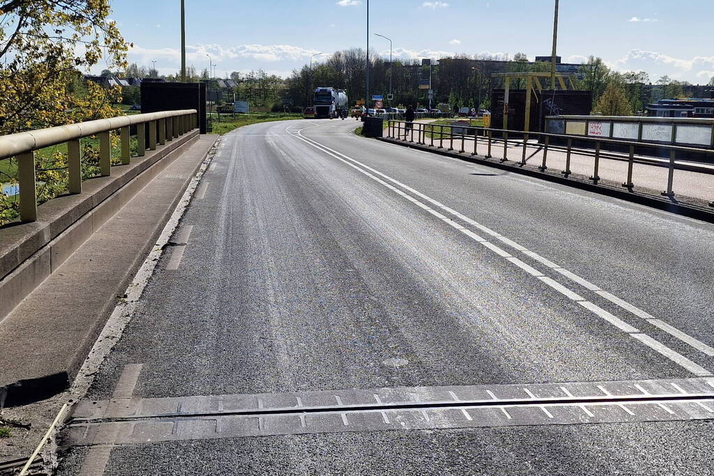 Weg volledig dicht door verloren lading