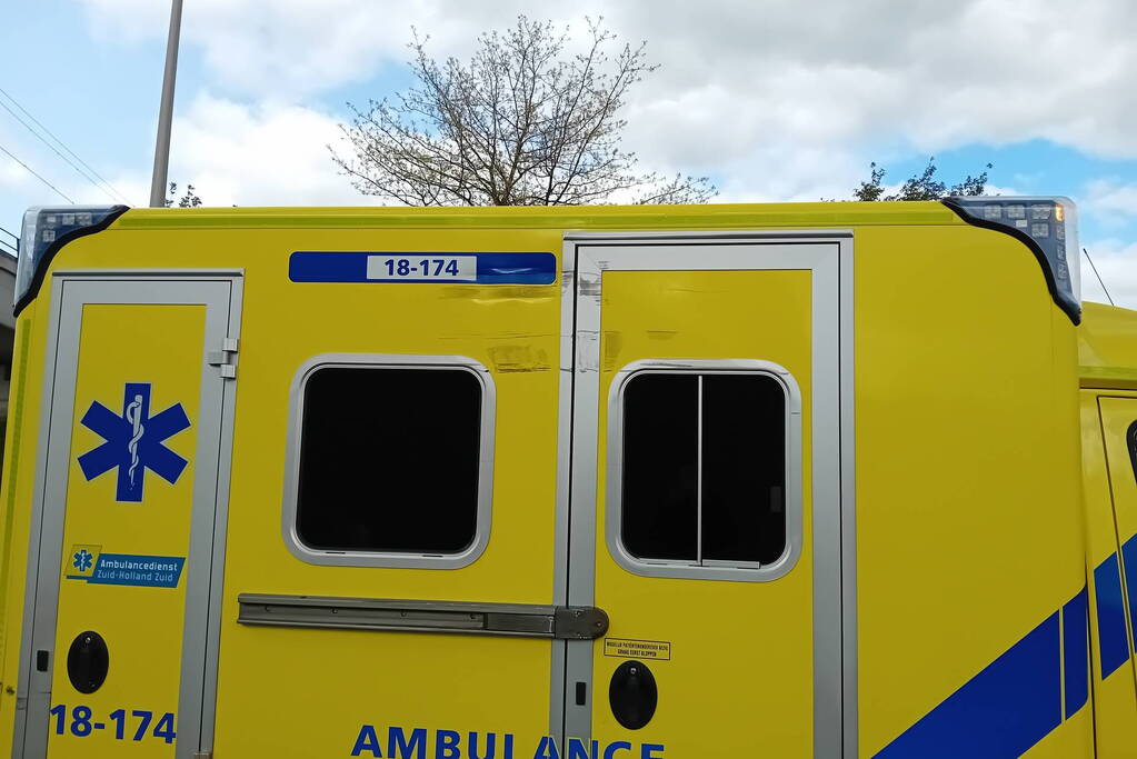 Lijnbus en ambulance botsen op elkaar