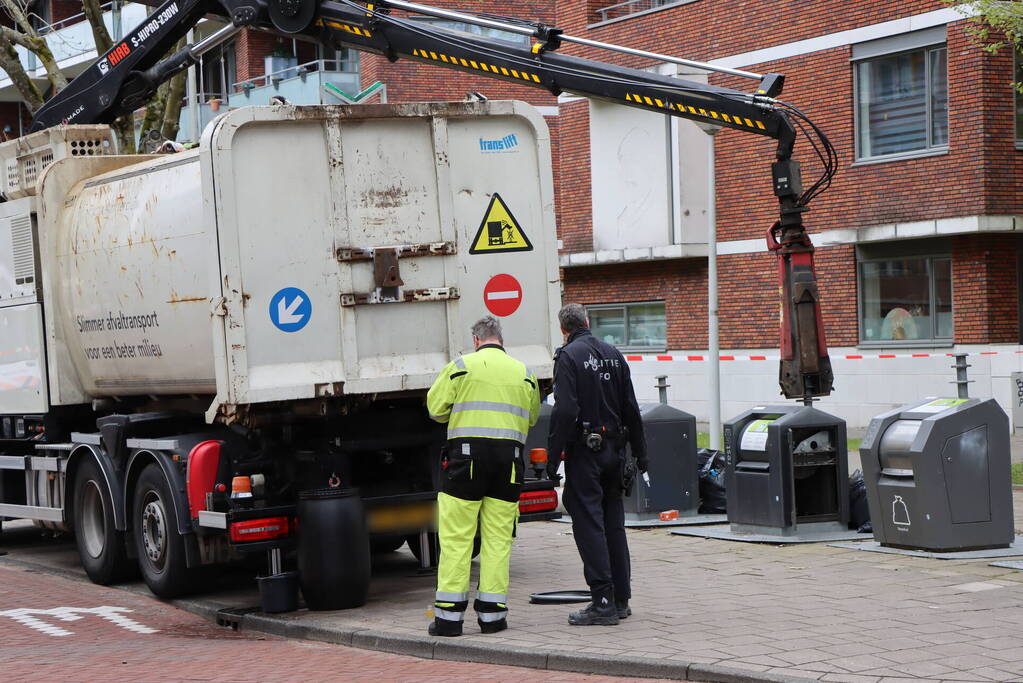 Ruim 500 jerrycans met drugsafval gevonden in ondergrondse containers