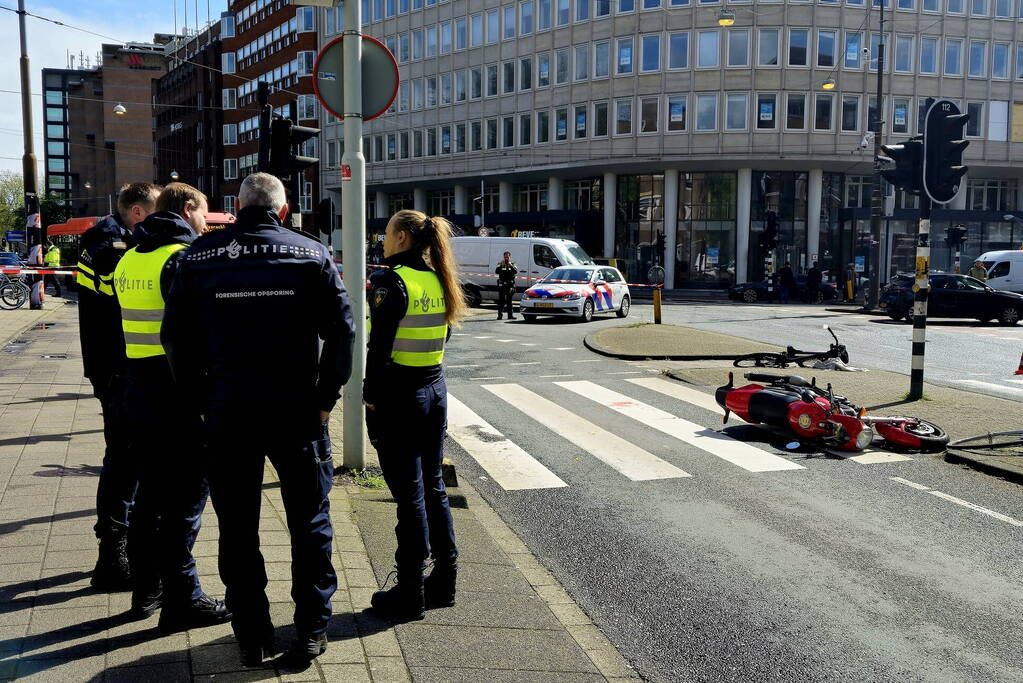 Fietser gewond bij harde botsing met motorrijder